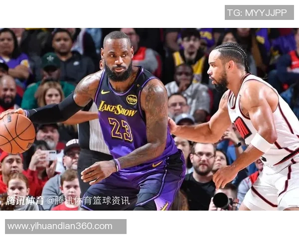 12月14日火箭队对阵湖人队的精彩比赛前瞻与球员表现分析